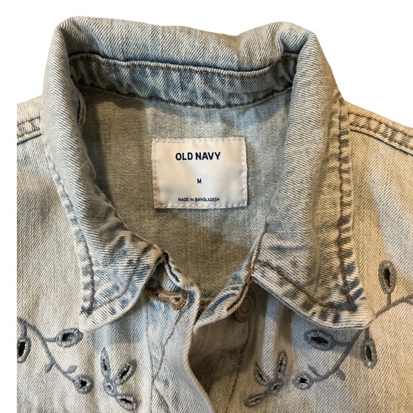 Old Navy Womens Light Wash Floral Embroidered Denim Trucker Jacket Size M Blue - Picture 8 of 9